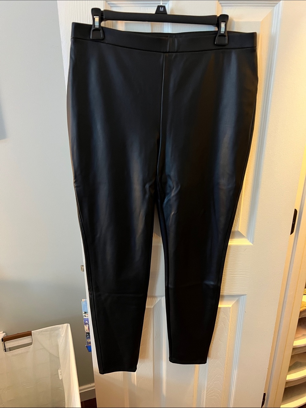 Chico's Black Faux Leather Leggings; Size 1 (8)